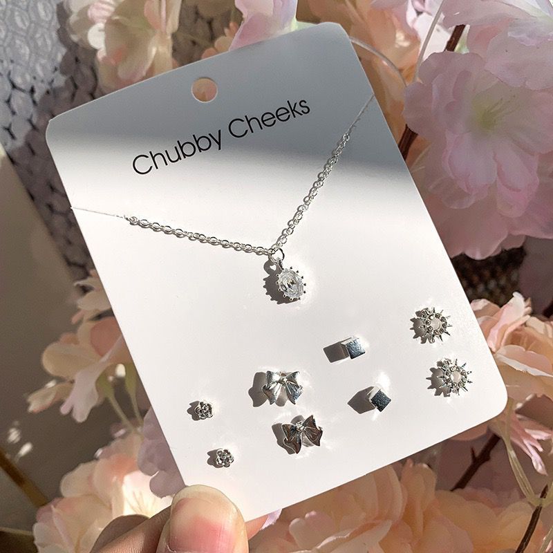 Shayospending's tweet photo. Product Detailπ: Necklace with earrings
Price: 2500
Delivery nationwide π
100% Non tarnish
Kindly send a dm to order
#jewelry #legchains #edmalor-the-brand #neclaces https://t.co/bn8qAUjXQR