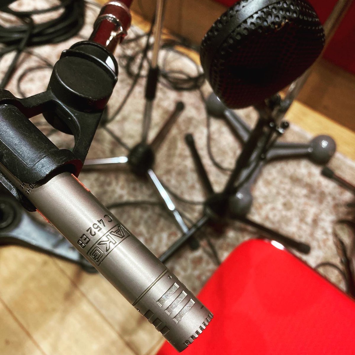 KazTheGroover's tweet image. ノイマン67大好き。数字も同級生みたいで。

いいマイクいっぱいあってアガる🎙

#NeumannU67 
#AKG452 
#coles4038 
@TAGO_STUDIO