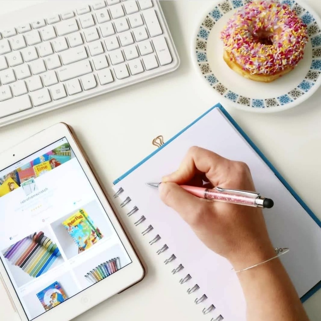 RetrofrmSCRATCH's tweet photo. Happy Saturday! Everyday I set myself goals. Doesn't have to be anything big, but today it's design a new notebook upgrade and do a pilates class. What's your goal for today?
#dailygoals #positivepyschology #workingfromhome #smallbusinesslife #workingtheweekend https://t.co/eiqjBY9ZVh