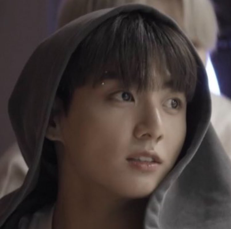 GoldenJeonTRR's tweet photo. Hiçbir fark göremedik... 🥺 https://t.co/5ftXPYIJ34