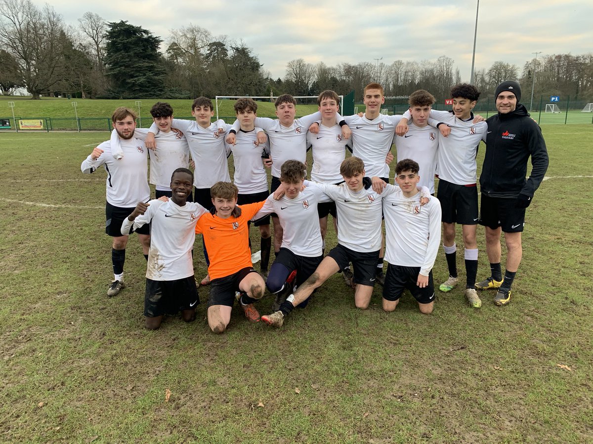 BeaumontPE's tweet photo. ⚽️A slick performance sees U16 Boys become the 4th Beaumont team to make it through to last 16 of @SchoolsFootball National Cup! Well done to all!
Beau 5-2 Hinchingbrooke 
Goals; Clark (2), Still (2), Garcia-Romero 
PoM; Kombe Kawimbe @BeaumontSchStA https://t.co/y5vE73IS77