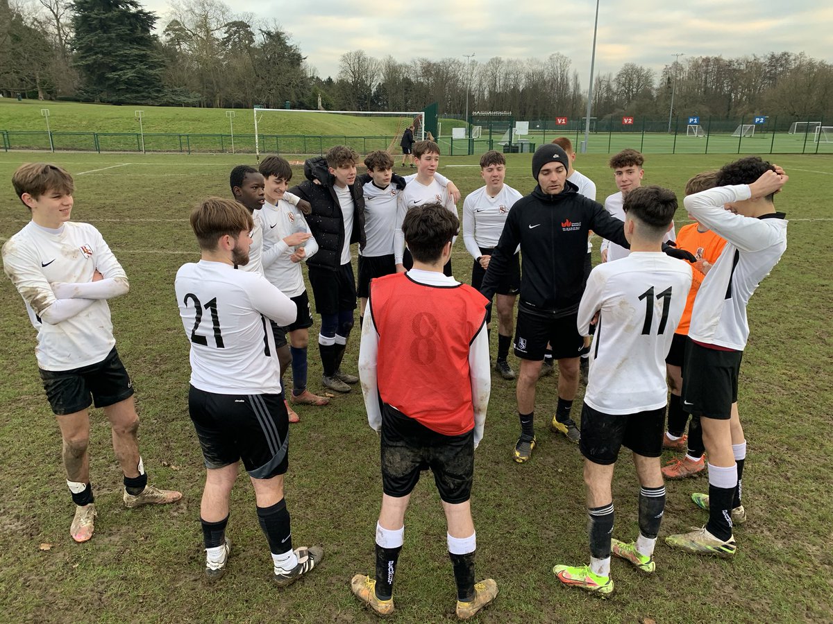 BeaumontPE's tweet photo. ⚽️A slick performance sees U16 Boys become the 4th Beaumont team to make it through to last 16 of @SchoolsFootball National Cup! Well done to all!
Beau 5-2 Hinchingbrooke 
Goals; Clark (2), Still (2), Garcia-Romero 
PoM; Kombe Kawimbe @BeaumontSchStA https://t.co/y5vE73IS77