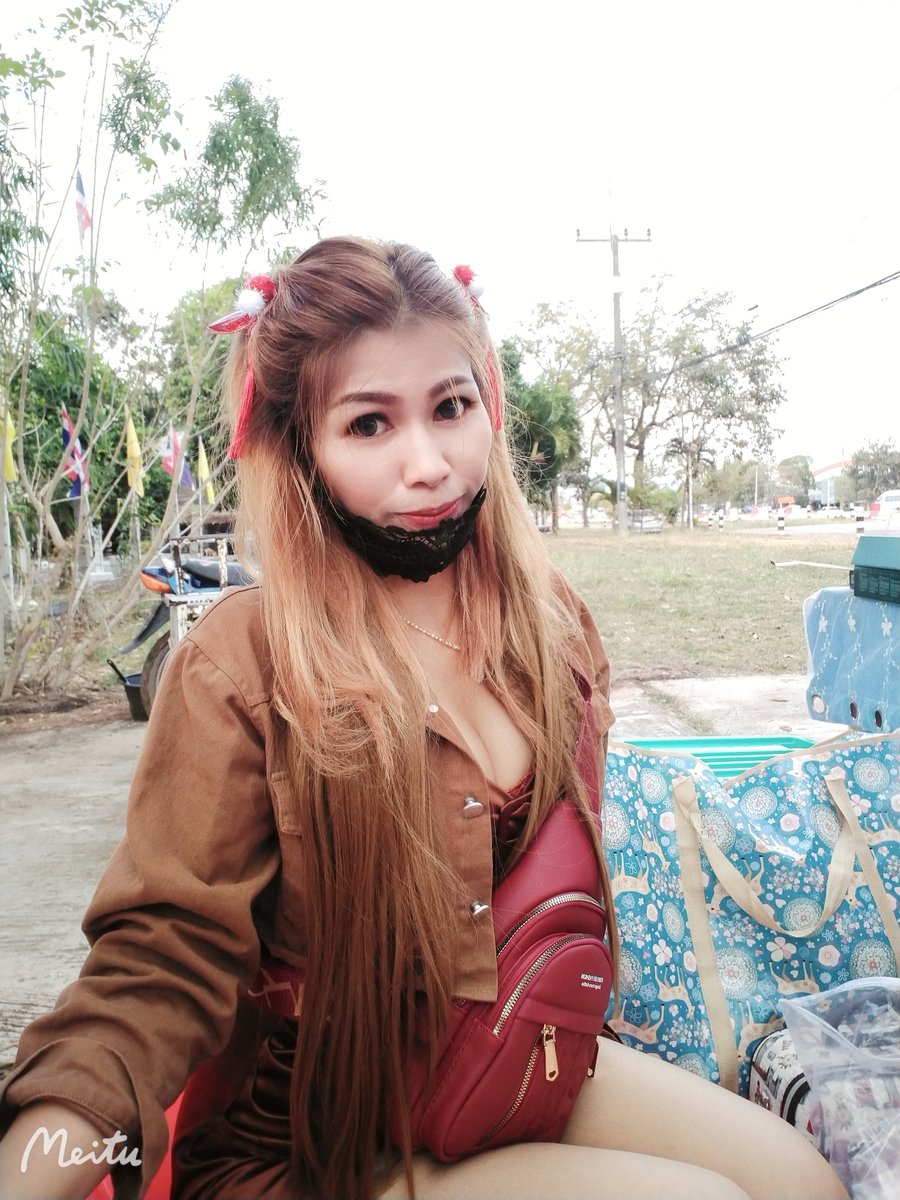 PaenthongSo's tweet photo. แม่ค้าตลาดหน้าวัด🥰
  เฮงๆจ้า🎉 วันนี้ https://t.co/ElEnc99M6r