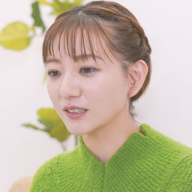 _chiaki_yk's tweet photo. 今回のヘアメイクめちゃくちゃ可愛い！
目尻のラメがポイントなのかな？ｶﾜｲｲ

小分け女子なの相変わらずだったな笑 https://t.co/oeSFmti5ZZ