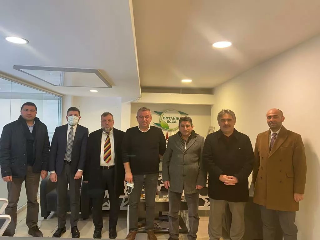 AsriadAnkara's tweet photo. #ASRİAD Ankara Şubesi aday üyelerimizden Botanik Ecza Deposu firma sahibi Hakan bey ve  Ankara Hacı Bayram Veli Üniversitesi İşletme bölümü Doç. Dr. Kadri Gökhan Yılmaz'ı firmasında ziyaret edilmiştir. https://t.co/u2hNut1lZd