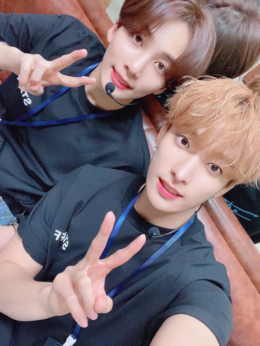 everymelothings's tweet photo. 아니 윤정한
사진 같이 찍는 상대에 따라서 그 사람 얼굴이랑 결 비슷해지는 거 볼사람 ㅠㅠㅋㅋㅋ https://t.co/Jr6I9ycIbL
