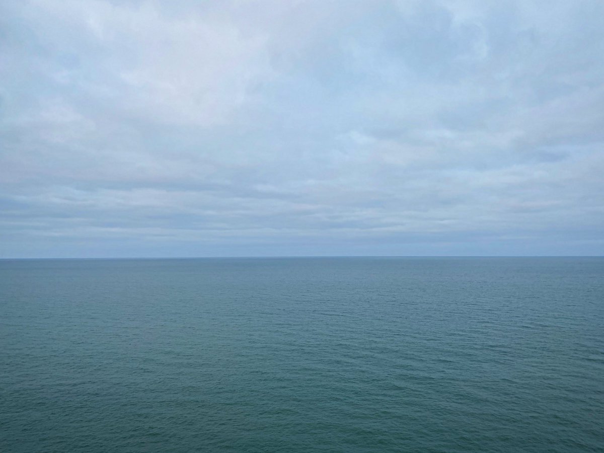 AvrilGreenaway's tweet photo. Beautiful on the North Cornish Coast this morning, looking towards Tintagel and Pentire Point.  Coastal erosion clearly visible with a sizeable piece of the cliff slumping. 
#InOnOrByTheSea #BlueGym #CleanerSeas https://t.co/vgLPh6n7uU
