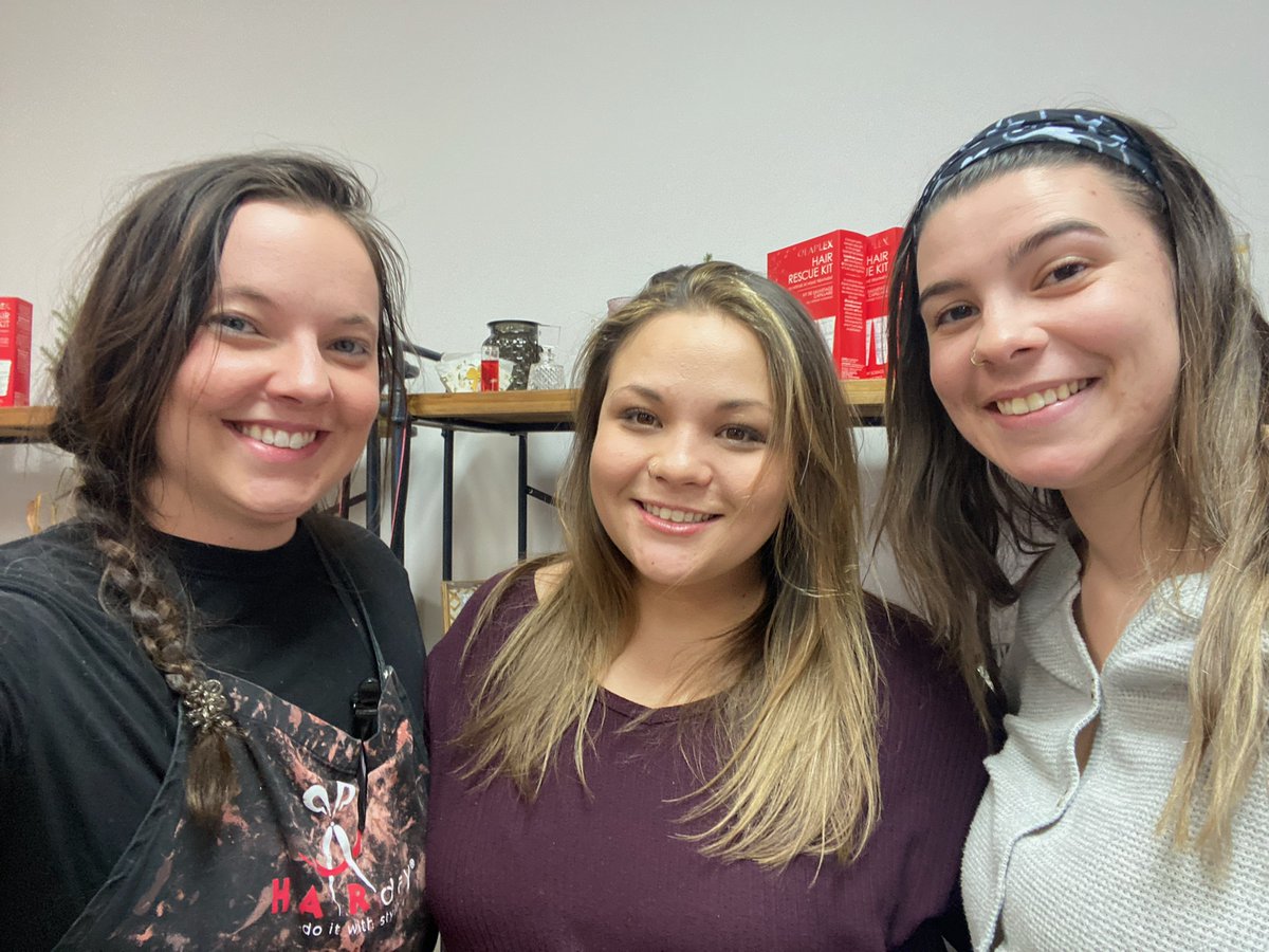 Shearious1's tweet photo. Look who I saw yesterday 3 of my former cosmetology students kati 2014 taylor 2011 and Alana 2016. Great to see they still doing great #love what I do  @PowhatanSchools @PowhatanHS https://t.co/UFbHNboBTV