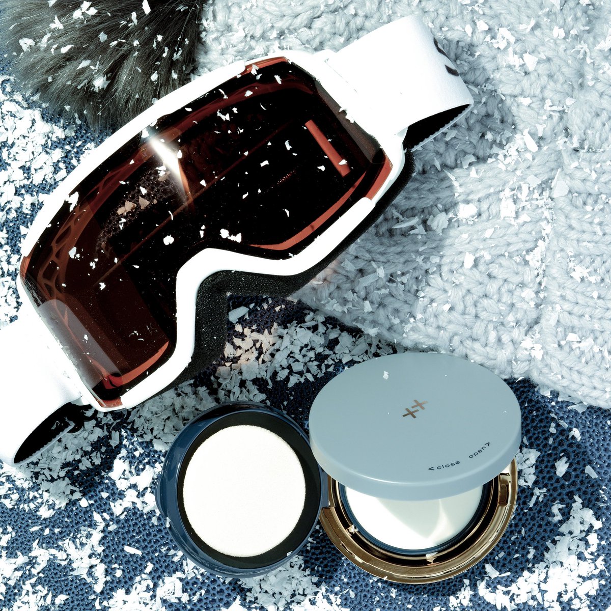 SkinBetter's tweet photo. Whether you’re hitting the slopes or sipping hot chocolate, keep your skin protected with our broad spectrum mineral sunscreen. This convenient compact is easy to apply (and reapply) wherever you are! #skinbetterscience #skinbetter #spf #sunscreen #compact #winteressentials https://t.co/KrmsANwcka