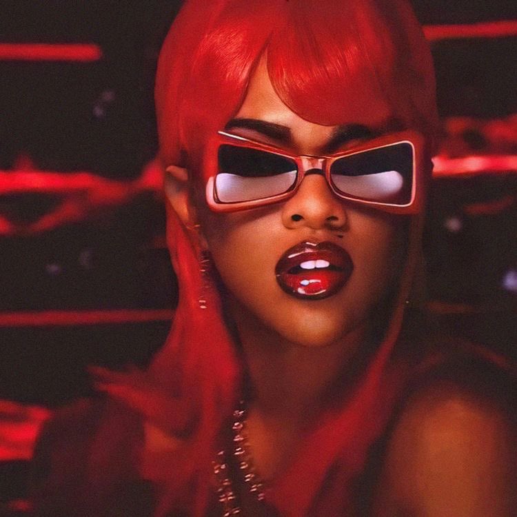 lil' kim in 'crush on you', 1997. 