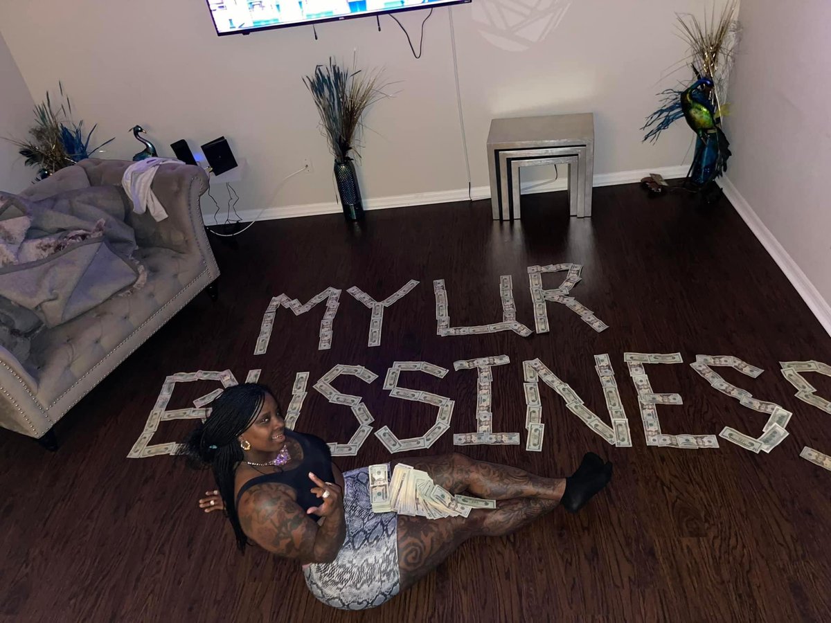 Churchezie_'s tweet photo. Dawwwwwggggg Murda FUNNY AF!! 😂🤣😂🤣😂 shit say “MY UR BUSSINESS” 😂🤣😂😂 I can’t stop laughin https://t.co/oK0XlVeT4l