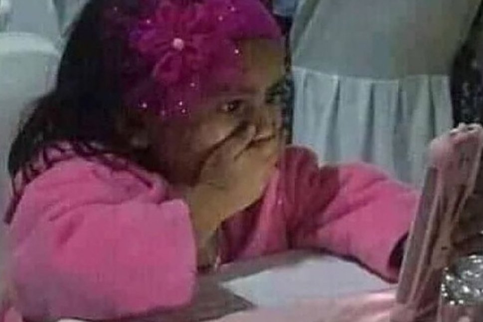 SaysMalini's tweet photo. When I tell her the gossip with pictures and screenshots : https://t.co/1t0ePsmYRy