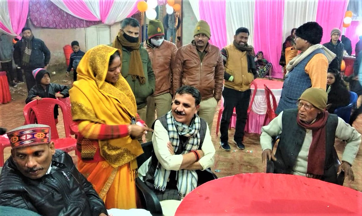 BJPVinodSonkar's tweet photo. सिराथू विधानसभा में आज जनक पांडेय जी के बेटे के तिलकोत्सव कार्यक्रम में  पहुंचकर आर्शीवाद व शुभकामनाएं दी। https://t.co/G34mU8rgWt