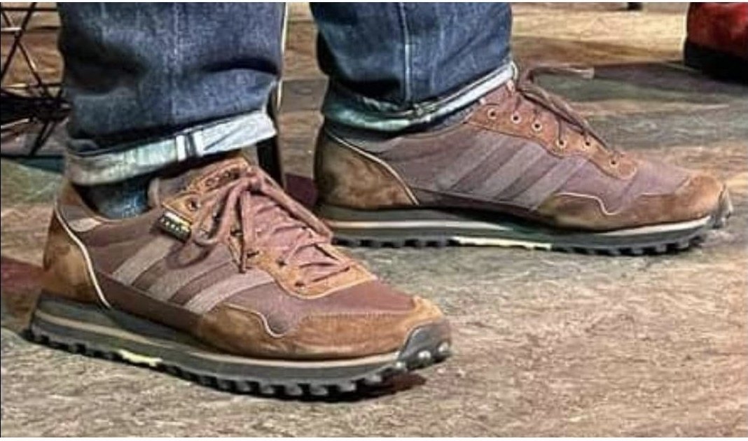 JarronRH's tweet photo. @3_stripes4life The new version are these apparently 😎👍🏻🤔 https://t.co/8mfPJkzjVV