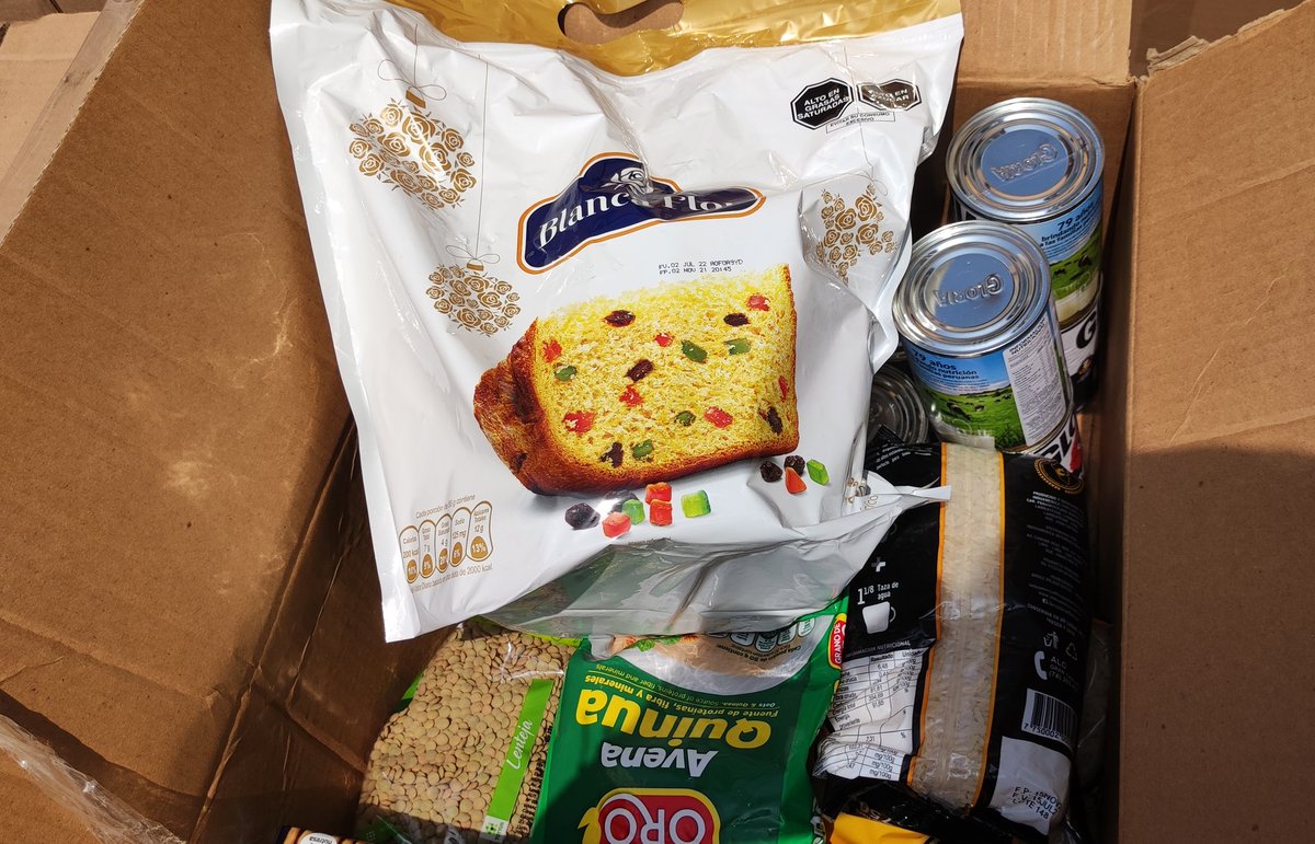 irreal_escudero's tweet photo. Está es la caja de víveres que entregó la Ministra @DinaErcilia al sector Pachacutec, cuyos pescadores están directamente afectados.
1 Paneton 3 kilos de arroz
5 tarros leche 1 bolsa de lentejas 1 Avena, 1 Paquete de Galletas
6 frugos personales.
Vía @exitosape 
#DerrameRepsol https://t.co/1S2HT1SQbt