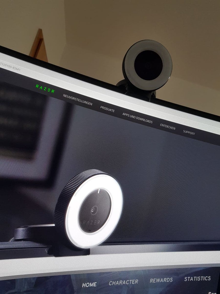 It's raceday for the <a href="/iRacing/">iRacing</a> Daytona 24h! I'll be in the <a href="/WilliamsEsports/">Williams Sim Racing</a> <a href="/TeamRazer/">Team RΛZΞR</a> car together with @Will_Tregurtha @Daviiddofficial and <a href="/d_hauw/">Jarno D’Hauw</a> 🏎️

Looking forward to a good race, first big event of the year! I got all my <a href="/TeamRazer/">Team RΛZΞR</a> gear ready!

#WilliamsEsports #simracing