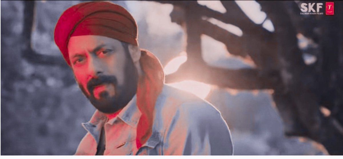 Sonam2793's tweet photo. Takkdi rawaan main tainu
Jee mera karda hai
Ek do kadam tere bin
Aage nahi badhta hai...❤️
#SalmanKhan
#MainChalaOutNow https://t.co/b253TTqFfl