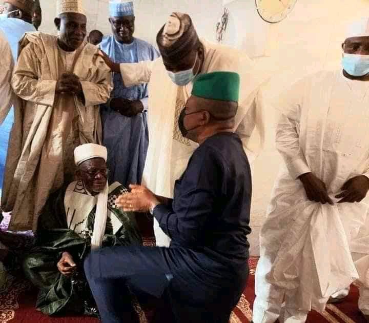 Xpsilver1's tweet photo. Ike agwula dibia nke uwa  Politricktians &amp;their politricks 🤸‍♂️. When I hear people tell IPOB choose someone to represent you, I laugh.Remind me again what APGA was created for, how is it going for you all now? Ngwanunu bye 👋 before gi ebido mkpari, arum na aso mkpari by this time https://t.co/1zh5feRFaL