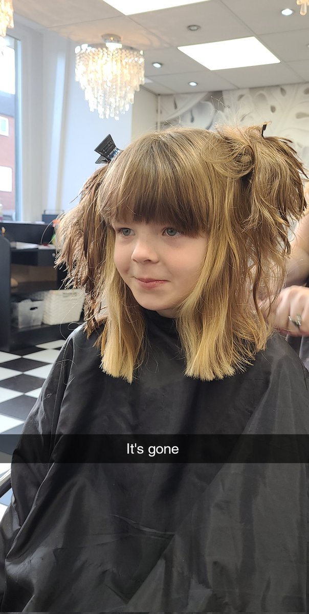 ToniMit88's tweet photo. @LPTrustUK @Newyorkprimary 

I am sooooo proud of our Megan ❤  the cut has been done and she looks amazing ❤

Thank you to everyone  who has donated ❤ she has made about £350 https://t.co/qsEFe4JhJr