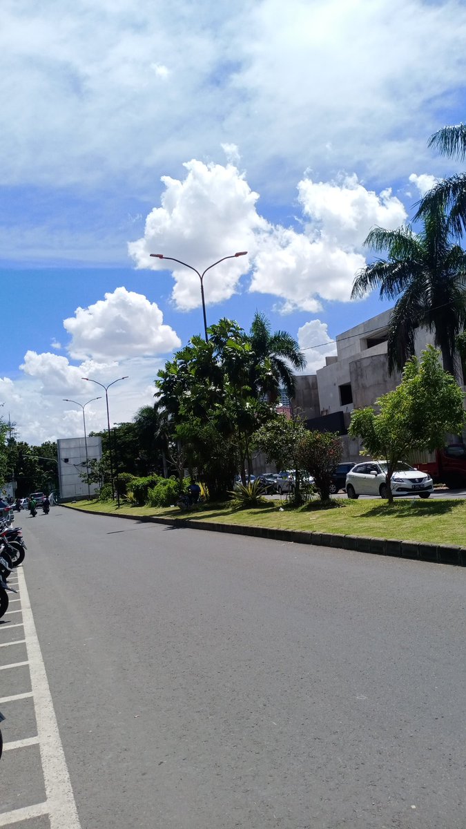 YhuliaEtick's tweet photo. Pengen usaha tapi GX ad yg bimbing... Lalu ad yg mau ajari buat usaha ajari kek ... Gabutt gue bgni capek di rendahin....😆😆😆 https://t.co/sw4Q3Mn4rz