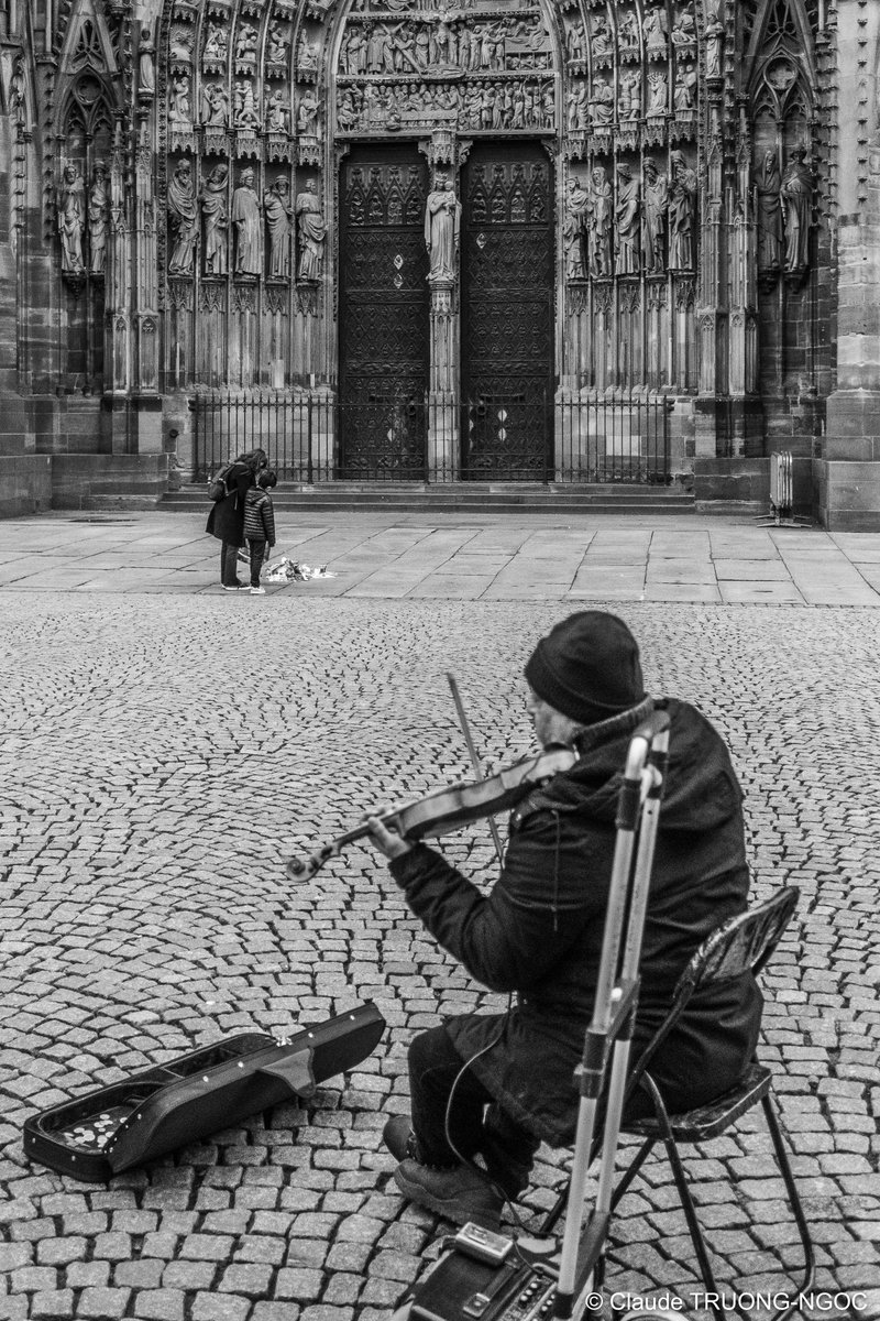 Ctruongngoc's tweet photo. – « Drôles de gens que ces gens-là ! »
#Strasbourg
#blackandwhitephotography
#streetphotography #photographie #photography
#BriceBauer https://t.co/SAt9lPo4aL
