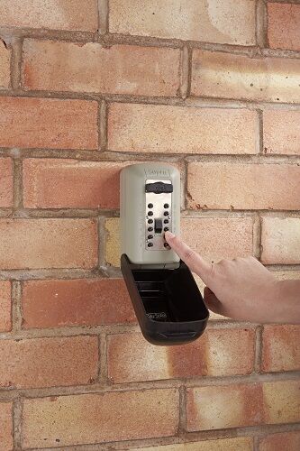 KeySafeUK's tweet photo. Thank you to Karen for such a wonderful #review of our Supra C500 KeySafe™ .
We love seeing how well-received our products are!​
https://t.co/6sKmYobd5t​

You can find more information about the UK's #mostsecure mechanical #keysafe here: https://t.co/xIQHqRbhQ3 https://t.co/ZiCjCeazTi