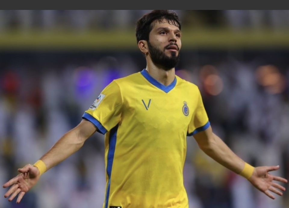 سوف اقوم بجمع اكثر عدد من جمهور النصر للمطالبه بعدم خروج الفنان جلال الدين مشاريبوف وارسال رساله لنادي النصر بذالك من يقف معي يقول تم وينشر حتي تصل الرساله