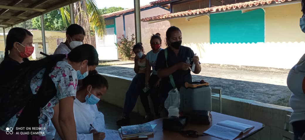 REDINTER10ORTIZ's tweet photo. #19Enero2022 #Visita Del Personal De Salud Al C.E.I.S.B Batalla De La Victoria Para Aolicar Dosis  Contra El COVID19 @_LaAvanzadora @RiveroJilberto2 @GuaricoZonaEduc @DOUGLASBOLIVAR5  @MPPEGestionHuma @josemvasquez https://t.co/e8lhVql9RL