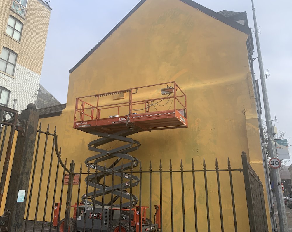 cathy_owens's tweet image. Well, the worst thing you can imagine is happening right now to the best mural in Cardiff. Covered up for a burger ad. Please contact us @McDonalds so we can salvage some good for the amazing young people of our city.