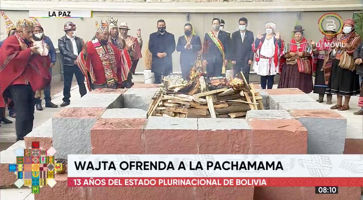 MRE_Bolivia's tweet photo. Ahora | Desde la Casa Grande del Pueblo se realiza la #Wajta de ofrenda para la Pachamama.

#BoliviaPlurinacional 
#EstamosSaliendoAdelante  
#DiplomaciaDeLosPueblos #CancilleríaContigo https://t.co/nXiaL2Xmxx