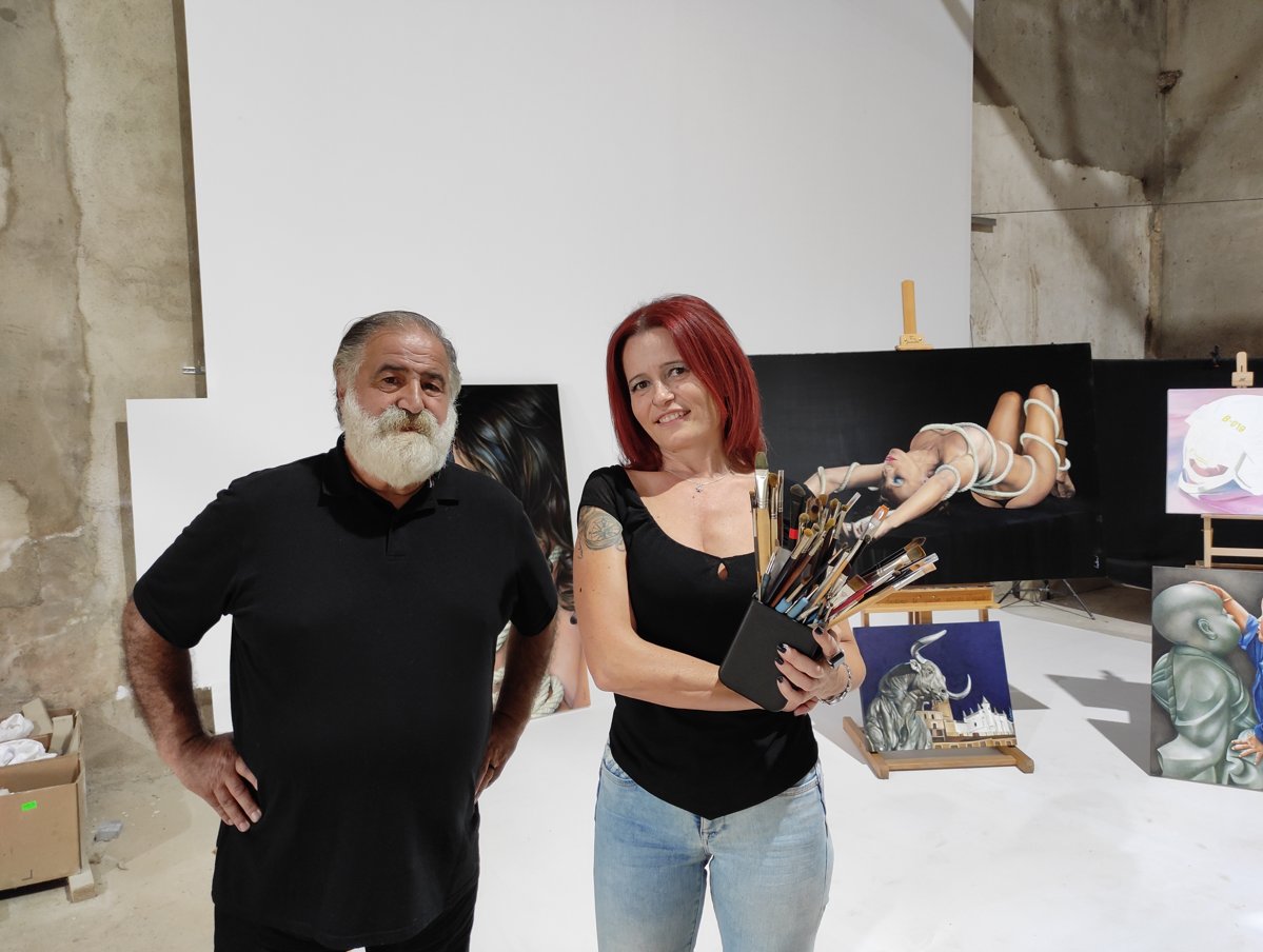 JavierPerezARGI's tweet photo. Charlamos en #ElPicaporte de @esRadio_CyL con la artista Helen Fernández, presidenta de la Unión Artística Vallisoletana. Domina las técnicas del óleo, lápiz, pastel, acuarela y Flammagrafía. Pero es por el óleo por el que se decanta. Atentos a #EsRadioCyL

@Helen_fc73 https://t.co/qrWbCElkyU