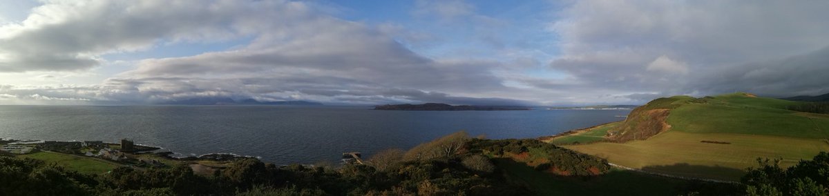 highroad119's tweet photo. View from behind Portencross. Only 5 islands visible today. 👍 https://t.co/K9k2DRO1M0