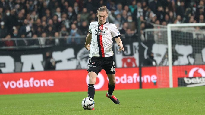 Bu adamların Necip'ten bi eksiklikleri mi var da oynamıyorlar