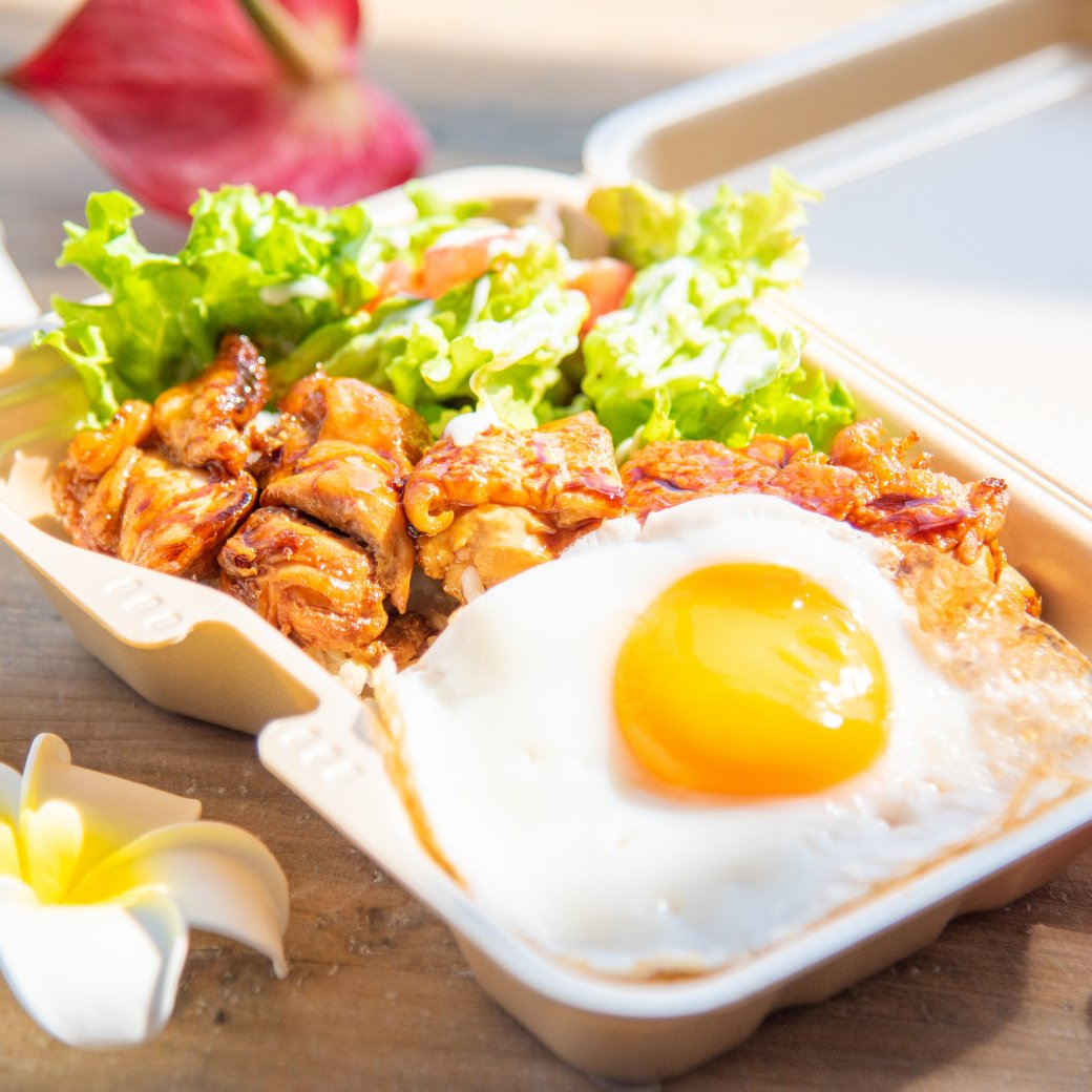 こんにちは🌺
パシフィックカフェです🌈

テイクアウトBOXはドライブ中のランチにもおすすめ🌺

写真の照り焼きチキンBOXは、男性に大人気😋
ご飯の上にテリテリのタレがかかったチキンと、半熟目玉焼きがどーん！
美味しくないわけがない😌

お近くにお越しの際はぜひご賞味ください🌅

#御前崎 #静岡