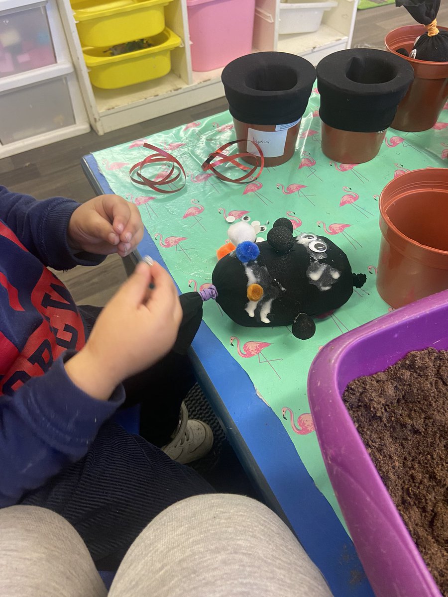 NGogognon's tweet image. Marther panthers day at preschool was a big success, the children really enjoyed making and decorating their own #cressheads 💚💚🌱 promoting healthy eating #herbs