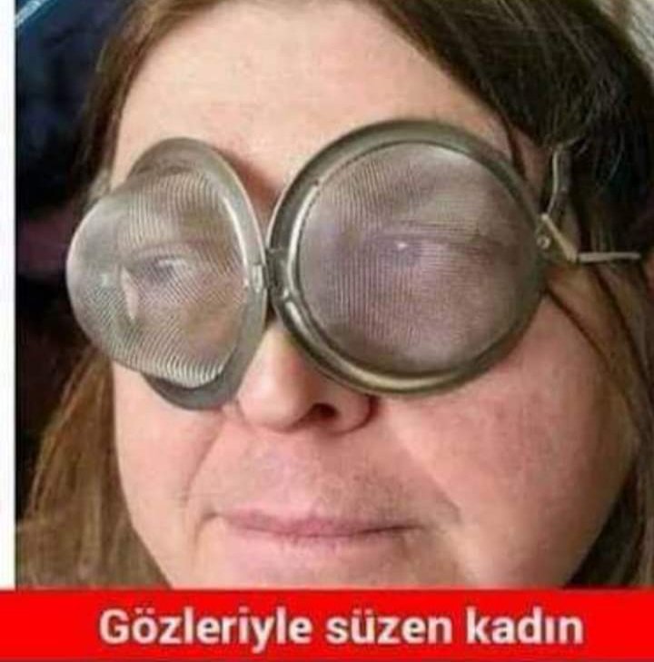 очки для зрения с толстыми линзами. круглые очки. огромные линзы в очках. смешные детские очки. очки с толстыми линзами.