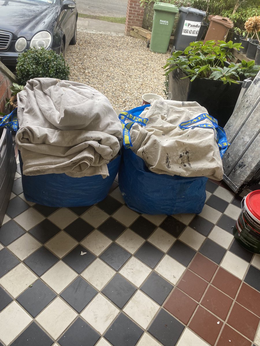 One of the best tips I picked up last year listening to <a href="/2decs1mic/">Two Decorators and a Microphone</a> ryan from @snd_decorating using <a href="/IKEAIE/">IKEA IRELAND</a> bags for your painting sheets/curtains😂 I’ve try’d rubble bags, heavy duty plastic bags all fall to pieces. Absolute amazed the amount you got in them if folded right