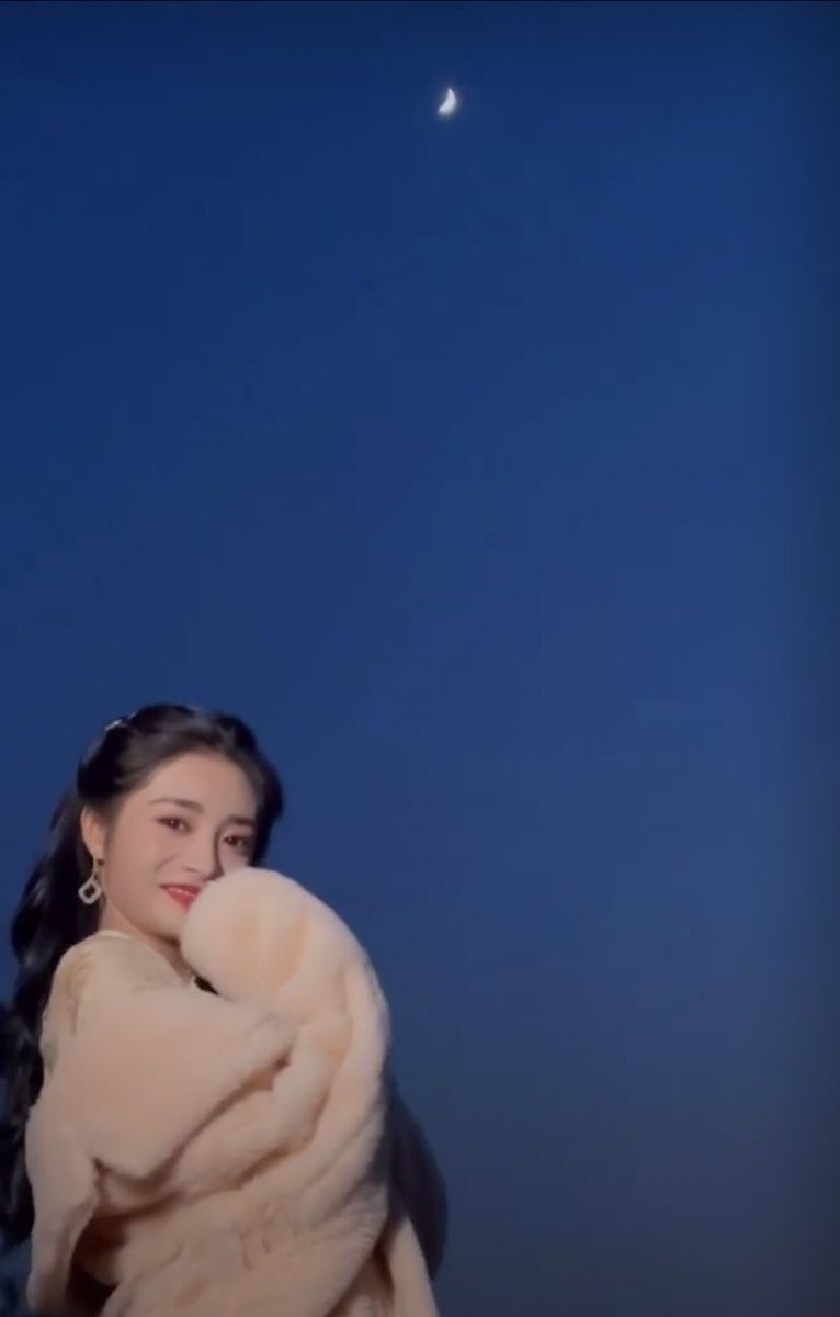 _pristin__10's tweet photo. ギョルと月可愛すぎ https://t.co/NHOkKRgBMi