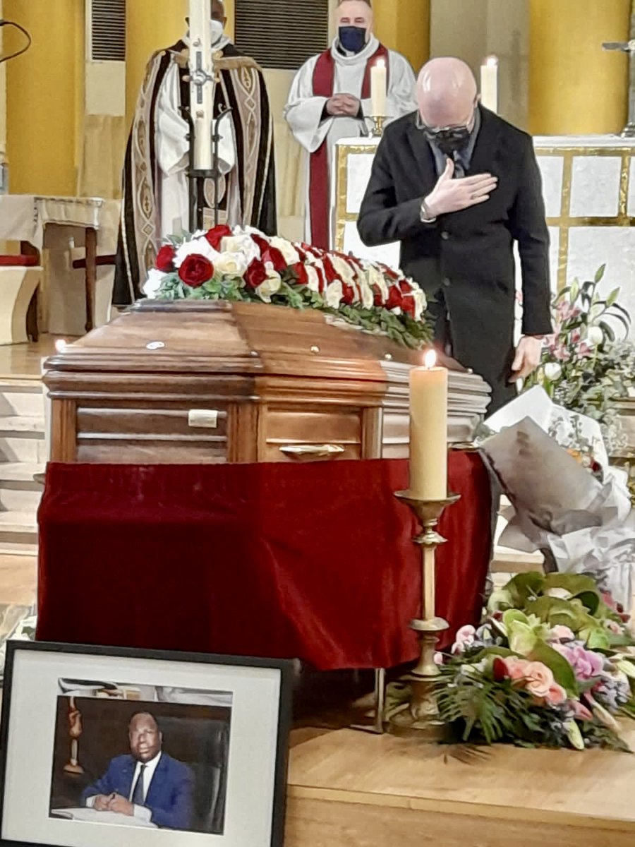 ThMoungalla's tweet photo. HOMMAGE: j’ai pris part ce vendredi 21 janvier 2022 à Paris aux premières cérémonies d’hommage au défunt Premier Ministre Clément Mouamba. La dépouille sera rapatriée ce lundi 24, pour un hommage national le 25 et son inhumation à Sibiti (Lékoumou) sa terre natale le 26 janvier. https://t.co/xMzZ4y9Miw