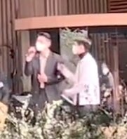 aesop_do's tweet photo. 다시 보니깤ㅋㅋㅋㅋㅋㅋ도경수가 먼저 아이컨택 시도해가지곸ㅋㅋㅋㅋㅋㅋ크럿시가 화들짝 마주 봐주는 게 너뭌ㅋㅋㅋㅋㅋㅋㅋ웃포얔ㅋㅋㅋㅋㅋㅋㅋㅋ 져기ㅣ,, 우리 아이가 그룹 활동하는 애라 이런 노래 화음 맞출 땐 상대방 눈을 봐야 되는 습관이 잇어요 ,, https://t.co/em4ve9d3xb
