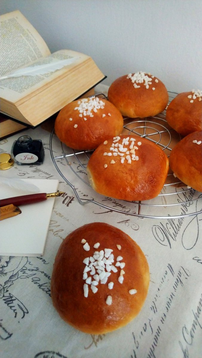 FresasConChoco's tweet photo. Bollitos de bath al estilo Hogwarts🦉 Bath buns 
Bollitos de leche, con glaseado y azúcar crujiente inspirado en los que Hagrid ofrece a Harry Potter y compañía 🧙‍♂️
Súper tiernos y esponjosos!
#bakers #buns #bathbuns #wizard #ricette #magicrecipes
Receta ⬇️
https://t.co/38bWFODwmo https://t.co/qih4C8lLJL