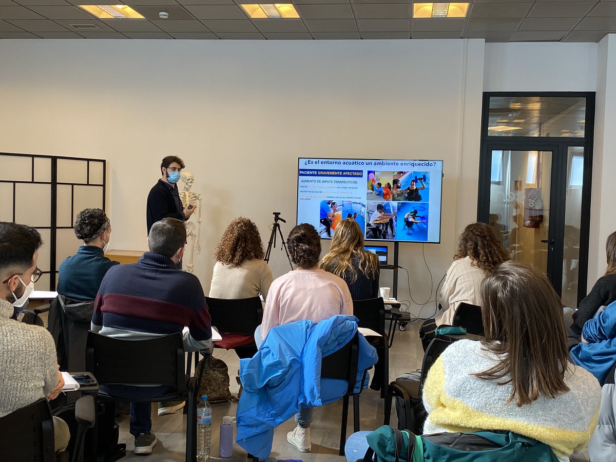 2º Día de curso! 

Que lujo poder escuchar a un gran amigo y compañero hablando sobre terapia acuática y terapias intensivas <a href="/Emiliofisio/">Emilio Álvarez⚪️⚫️</a> <a href="/Forza_neuro/">Forza Neurorrehabilitación $DROPEE</a> 

#terapiaacuatica #terapiaocupacional #fisioterapia #terapiasintensivas #ejercicioterapeutico