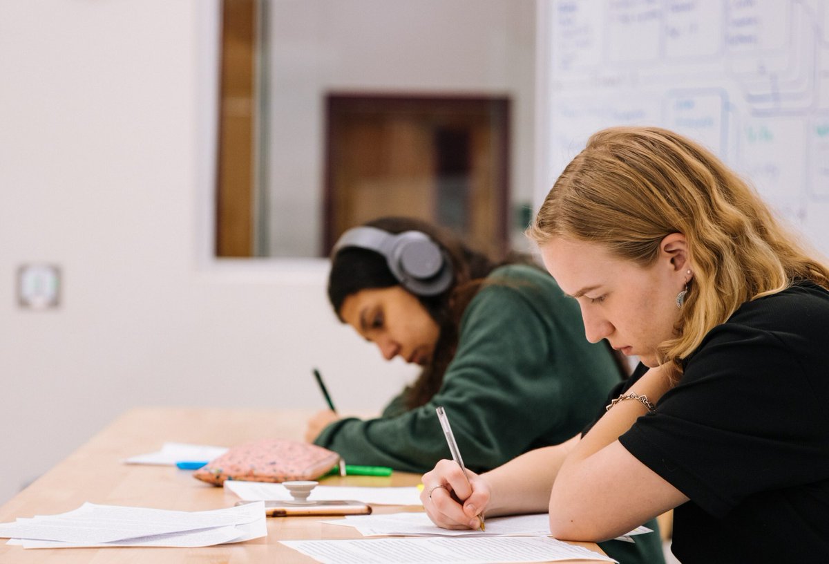 FrancopresseAPF's tweet photo. FRANCOPRESSE – Une équipe de chercheurs du Campus Saint-Jean, en Alberta, souhaite identifier les raisons qui poussent certains parents à retirer leurs enfants des écoles francophones ou des programmes d’immersion avant la fin de leur scolarité. https://t.co/NSr3pbgVK1 https://t.co/SSlwDBWDPa