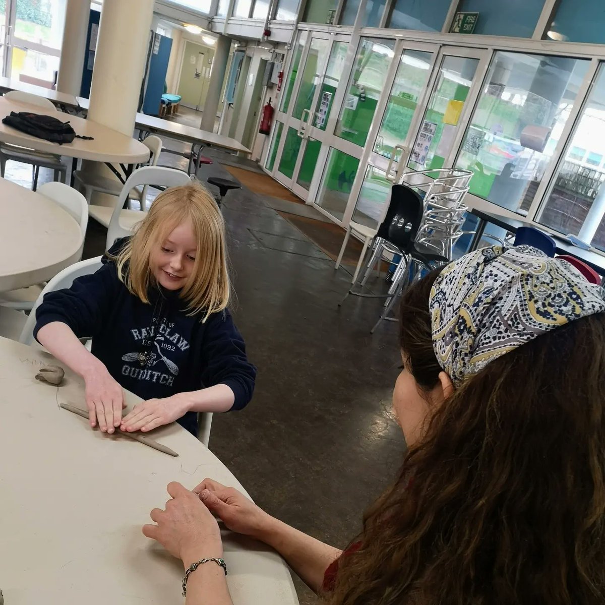 SchoolRustam's tweet photo. Pottery Club with @raazpottery Spring term 2022 ♣️ #pottery #potteryclass #potteryclub
#سفالگری #کلپ_سفالگری #کلاس_سفالگری #آموزش_سفالگری #تدریس_سفالگری #مدرسه_فارسی_لندن https://t.co/Fcr8X3Z8ok