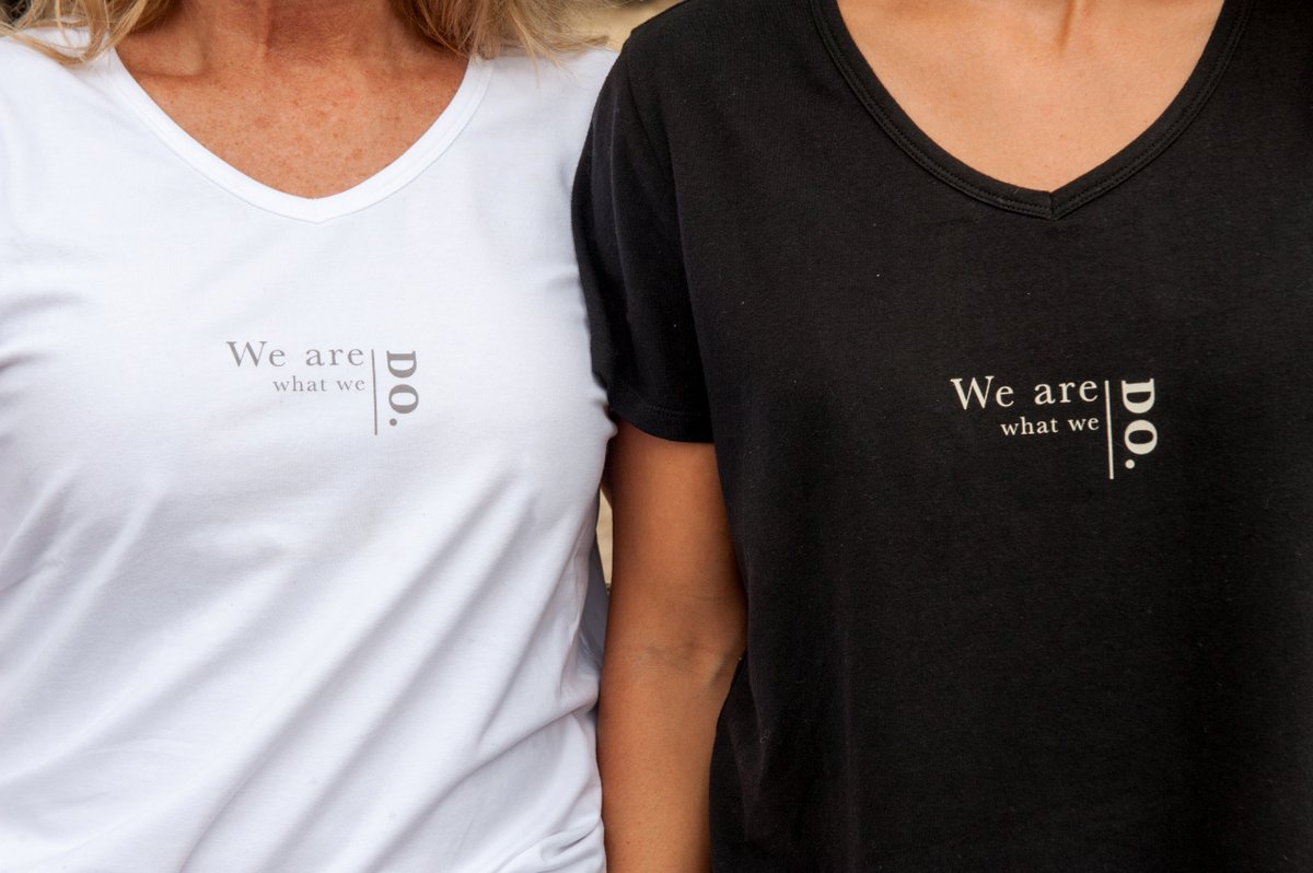 Estar a la moda tiene su costo, no solo económico, sino también ambiental. Y no es novedad que la industria textil sea la segunda más contaminante del mundo.
Pero la buena noticia es que cada vez somos más los consumidores comprometidos y responsables.🙌
#SomosLoQueHacemos