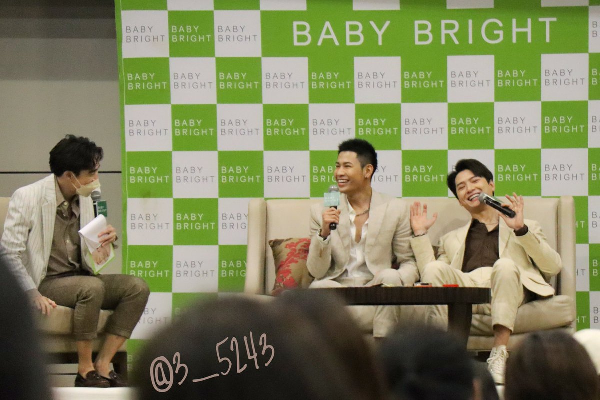 3_5243's tweet photo. วันนี้ยกให้พี่คิว @Que515 เป็น MVP ไปเลยค่ะ! เหนื่อยแทนมากๆกับการจัดการสองเด็กตอนเล่นเกมทายใจ ทั้งงง ทั้งงอแง กว่าจะเล่นครบทุกข้อลุ้นยิ่งกว่าอะไรดี ขอบคุณที่อยู่กับน้องและผอง #ทีมพรีญา นะคะ 🥰

#BabyBrightxKristSingto 
#BabyBrightNiceToMissYou 
#คริสสิงโต https://t.co/jEPQQAMmud