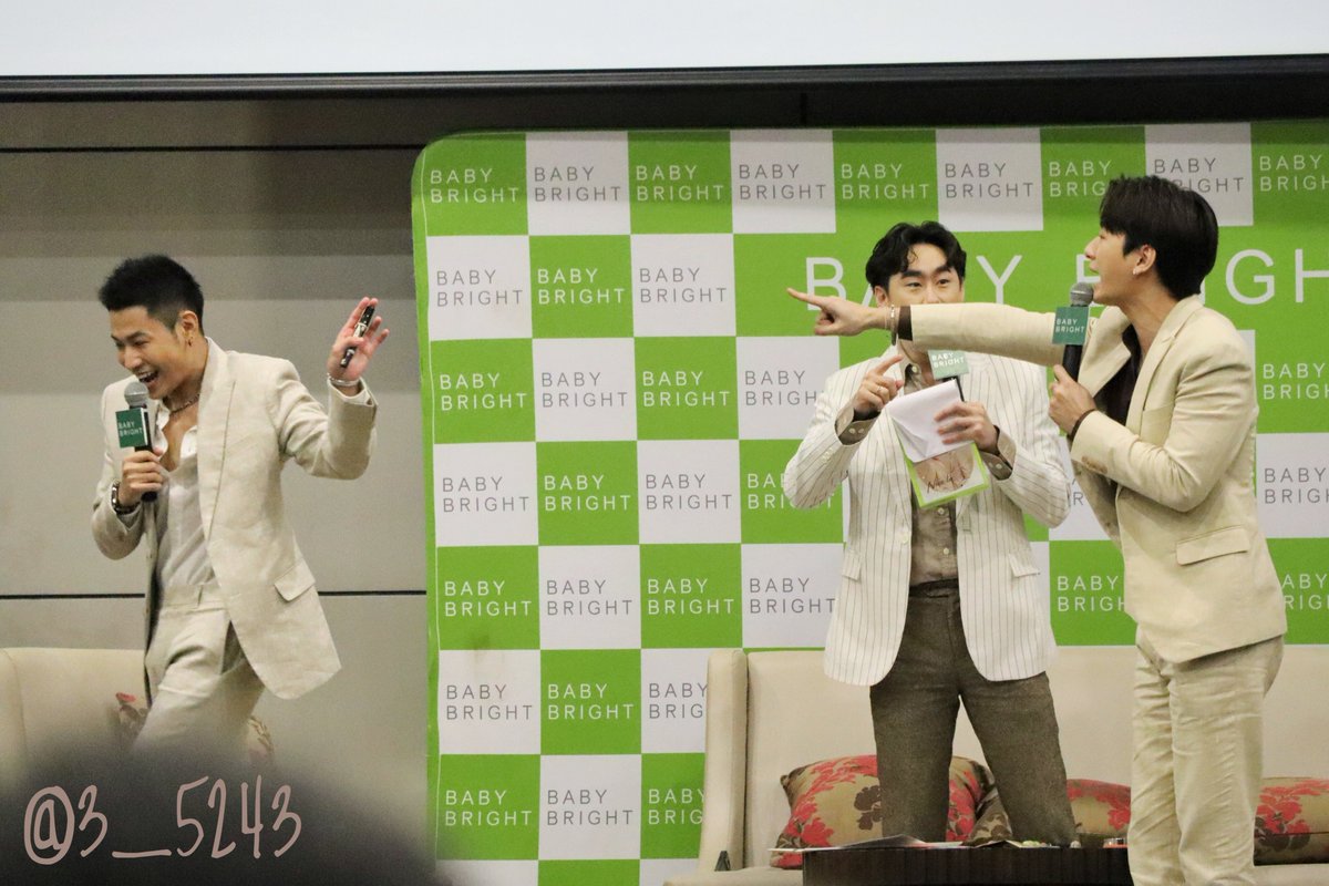 3_5243's tweet photo. วันนี้ยกให้พี่คิว @Que515 เป็น MVP ไปเลยค่ะ! เหนื่อยแทนมากๆกับการจัดการสองเด็กตอนเล่นเกมทายใจ ทั้งงง ทั้งงอแง กว่าจะเล่นครบทุกข้อลุ้นยิ่งกว่าอะไรดี ขอบคุณที่อยู่กับน้องและผอง #ทีมพรีญา นะคะ 🥰

#BabyBrightxKristSingto 
#BabyBrightNiceToMissYou 
#คริสสิงโต https://t.co/jEPQQAMmud