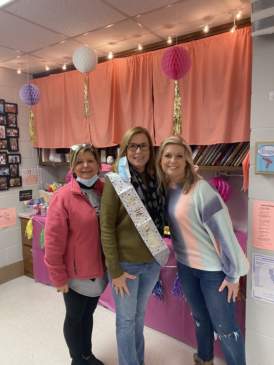 heatherjarmon83's tweet photo. Celebrating a special lady! #therapyrocks https://t.co/Pfo0bUFjUk