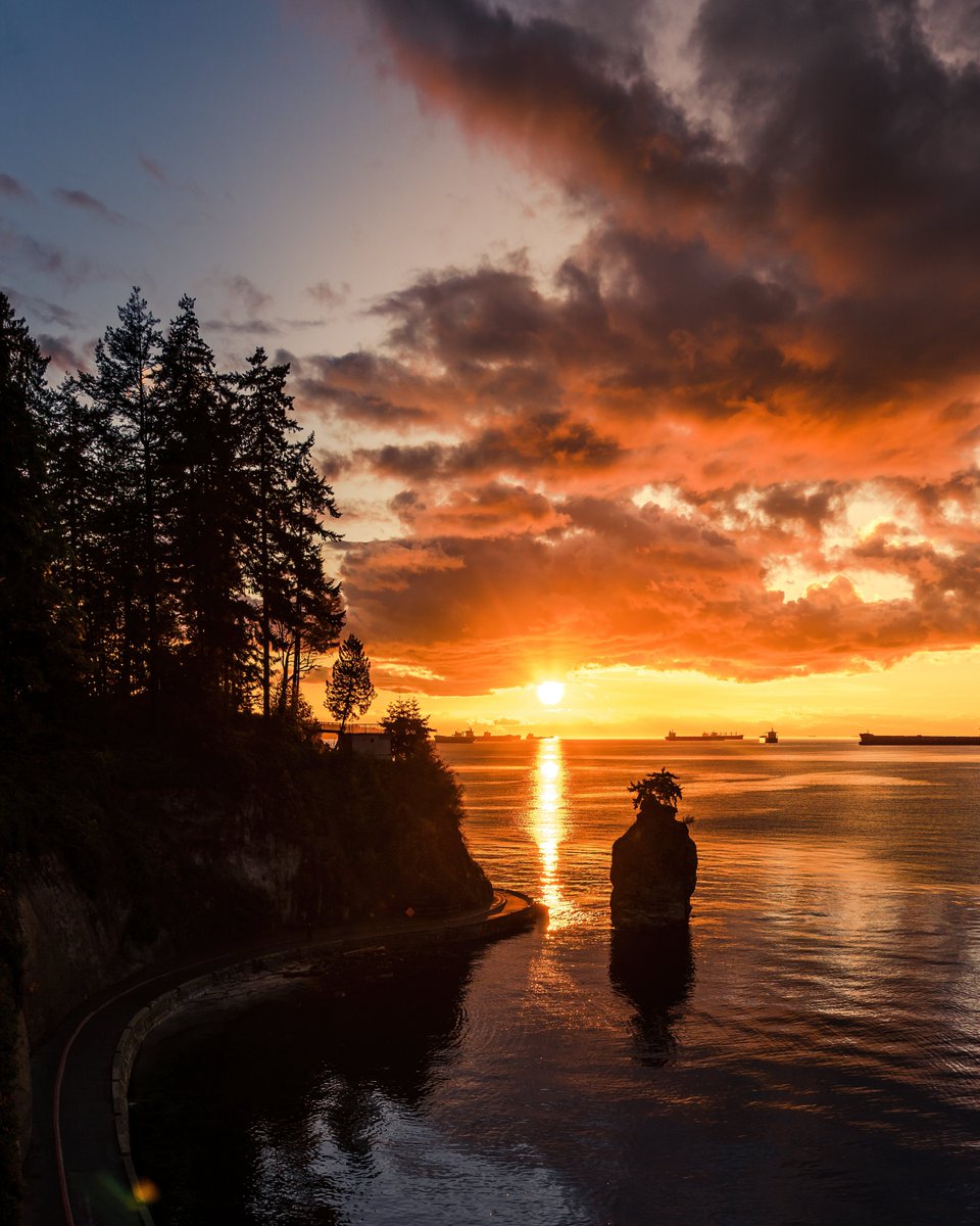 Tylersjourney_'s tweet photo. Gm photographers, artists &amp; collectors!  Happy Saturday! ☀️☕️

Wanted to share my latest #NFT drop “Skyfire” Available on @withFND 🌐

Please Retweet and also Drop your own ART below ⬇️ https://t.co/yP9Tu95M92