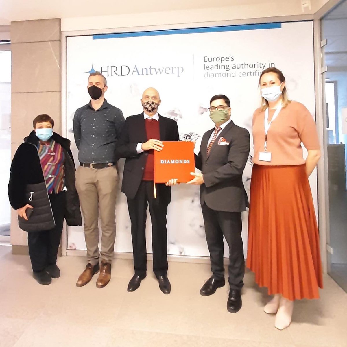 indonesiainbxl's tweet photo. Have you heard of #belgiandiamonds? Antwerp is known as the diamond capital of the world. Last week (18/1), Amb. Andri Hadi visited HRD Headquarter in Antwerp, one of the leading authorities for diamond certification, education and training in Europe.
#diamondisforever #antwerp https://t.co/3vrQaaGN5e